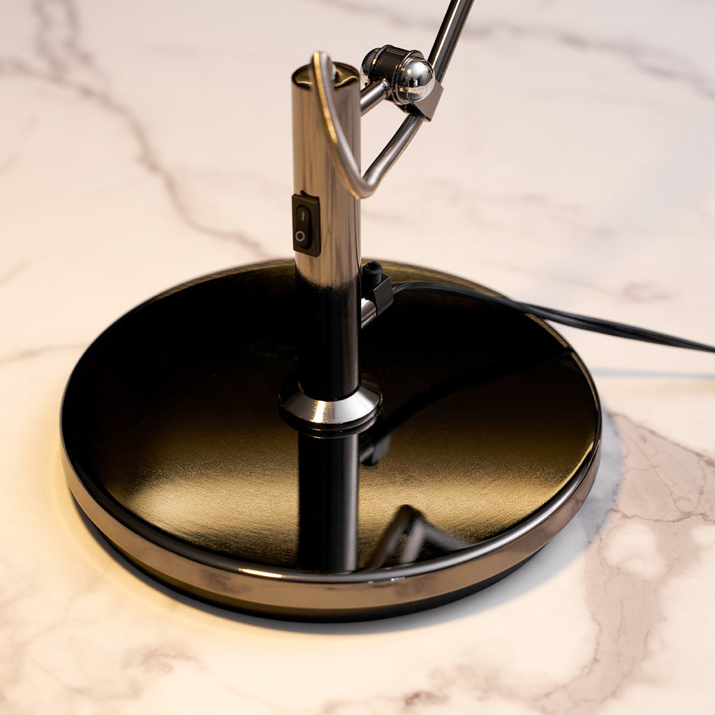Lampada da scrivania nera regolabile