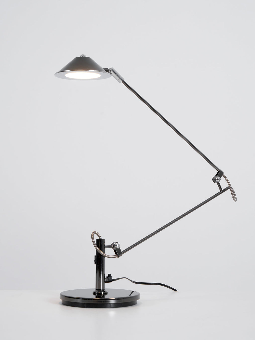 Lampada da scrivania nera regolabile