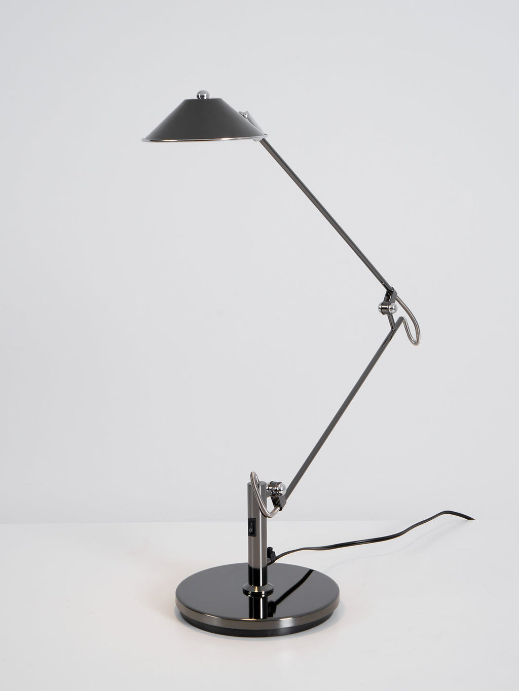 Lampada da scrivania nera regolabile