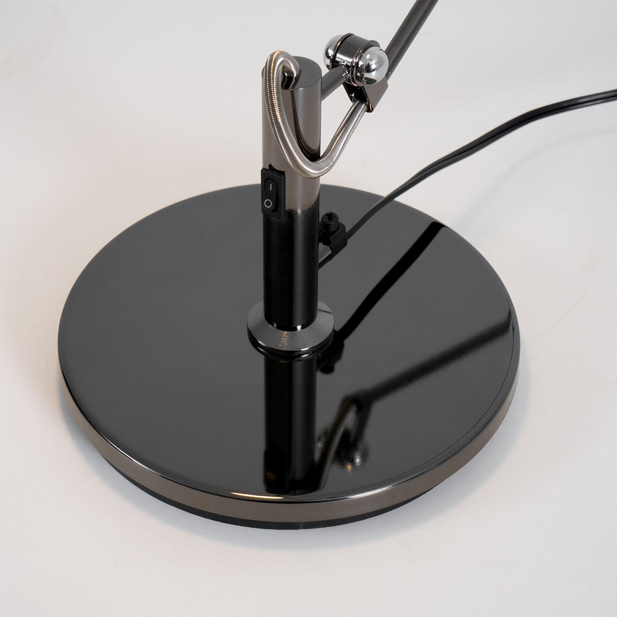 Lampada da scrivania nera regolabile