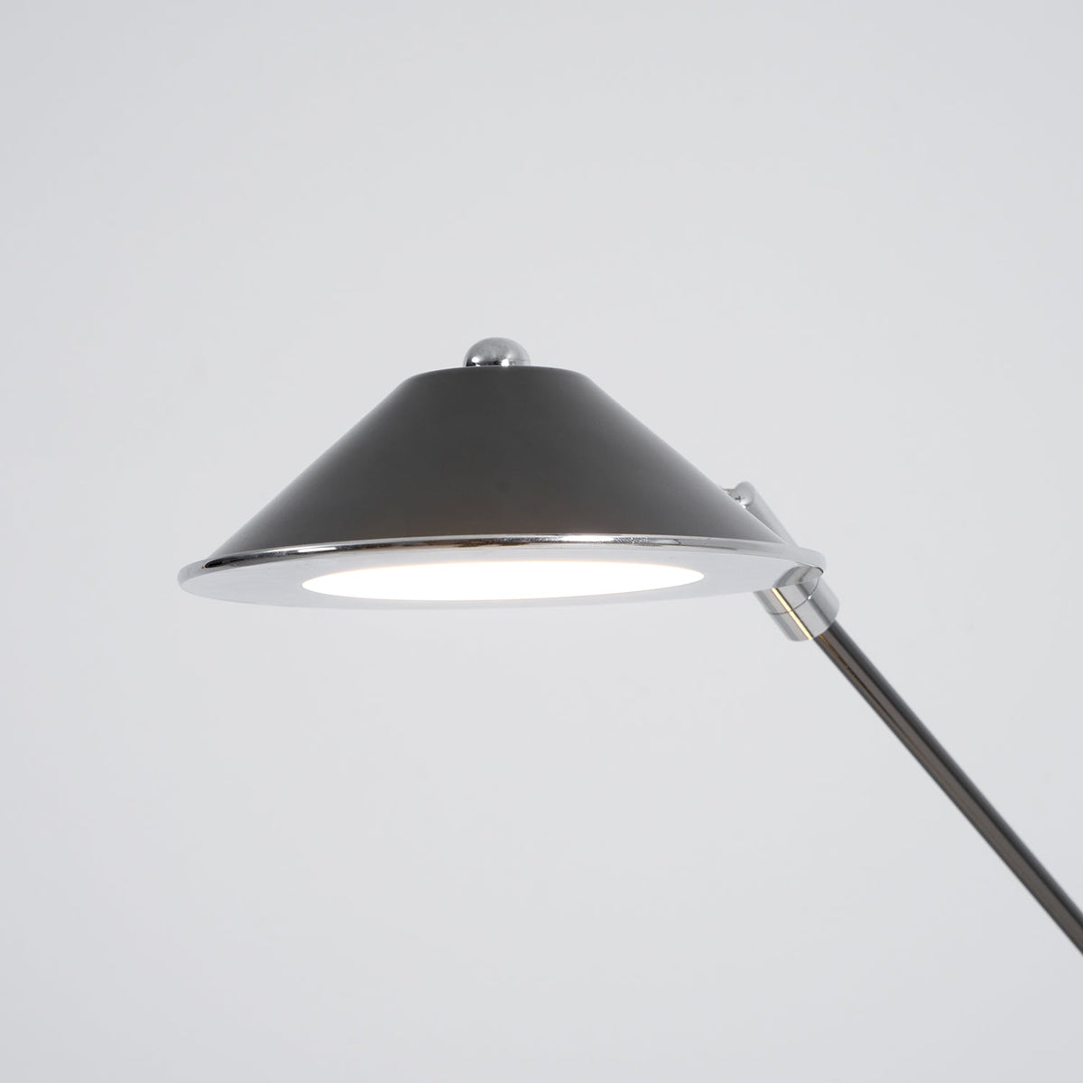 Lampada da scrivania nera regolabile