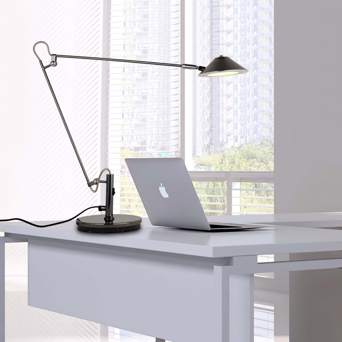 Lampada da scrivania nera regolabile