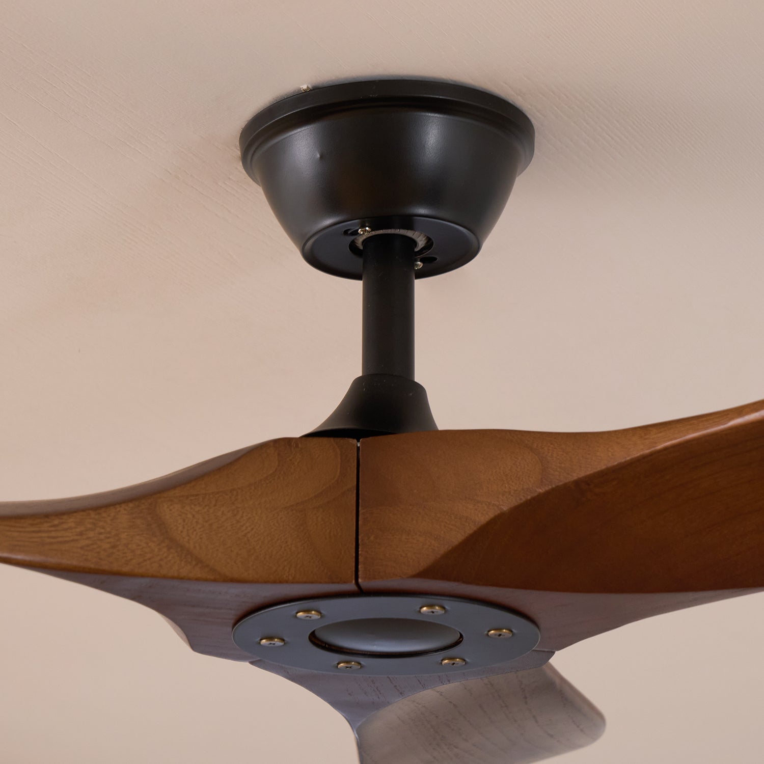 Clivara - Ventilatore da Soffitto con Telecomando Design Moderno Silenzioso
