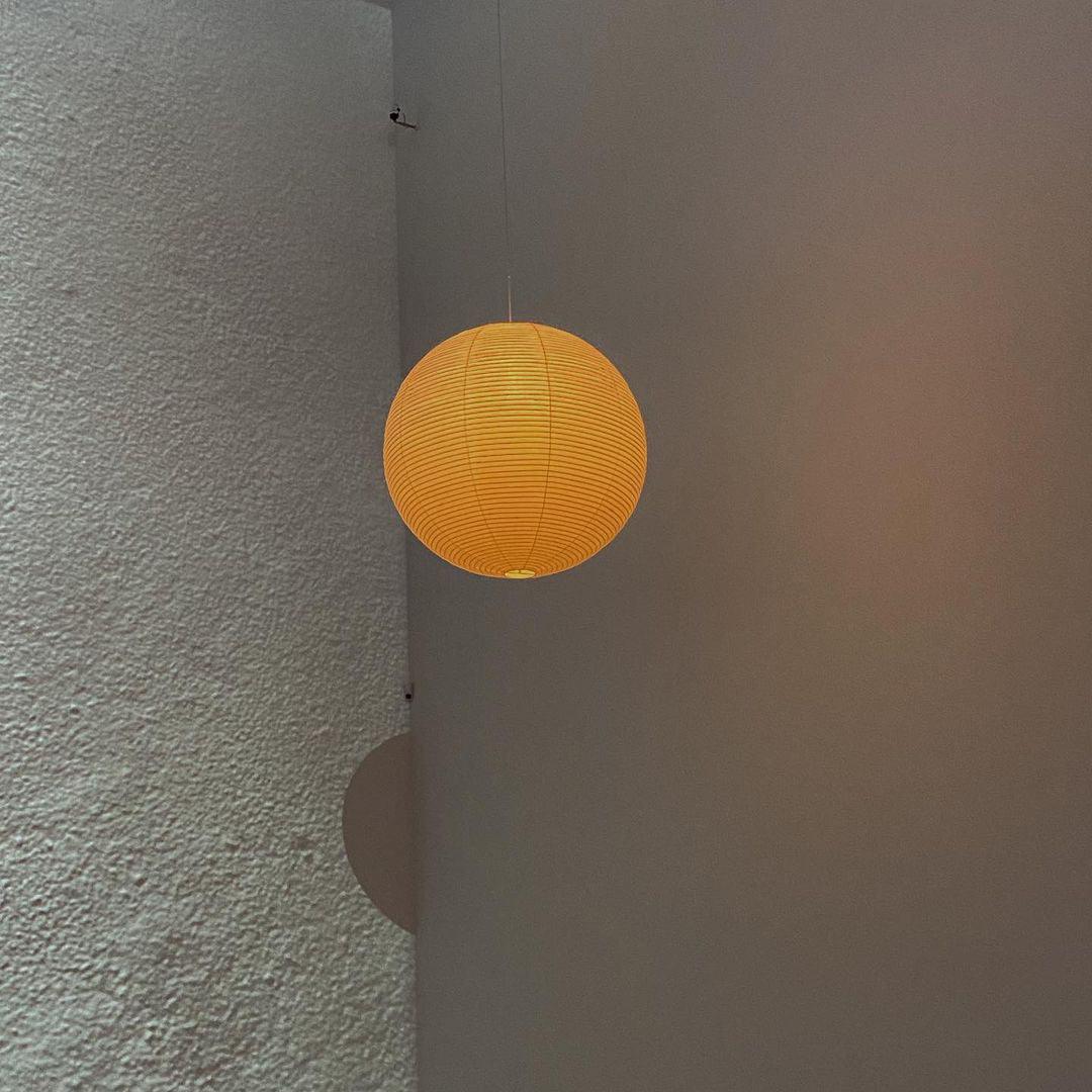 Lampada a sospensione in carta ispirata al Giappone con luce ambientale soffusa