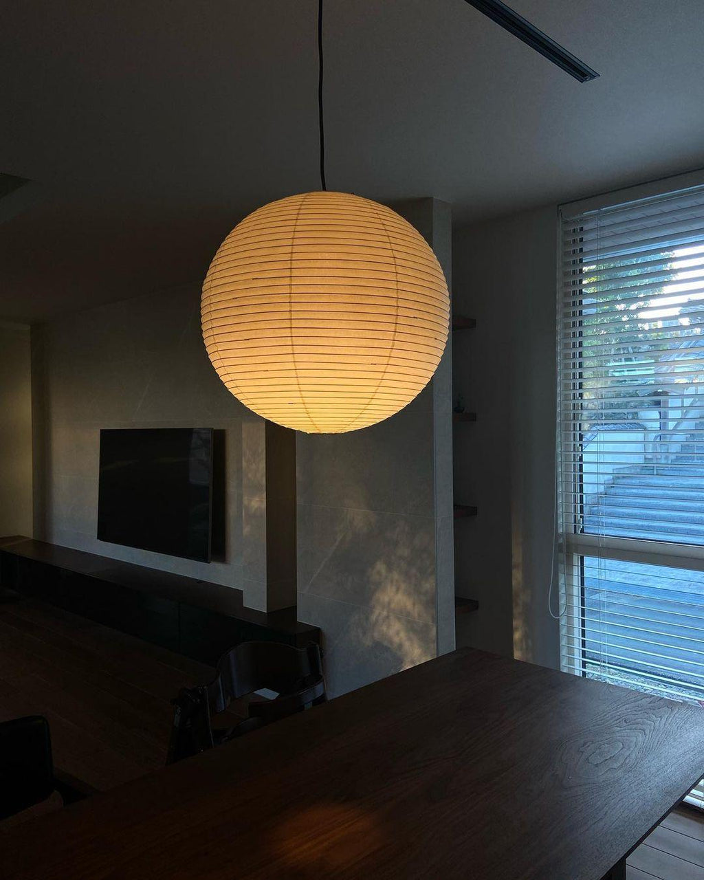 Lampada a sospensione in carta ispirata al Giappone con luce ambientale soffusa
