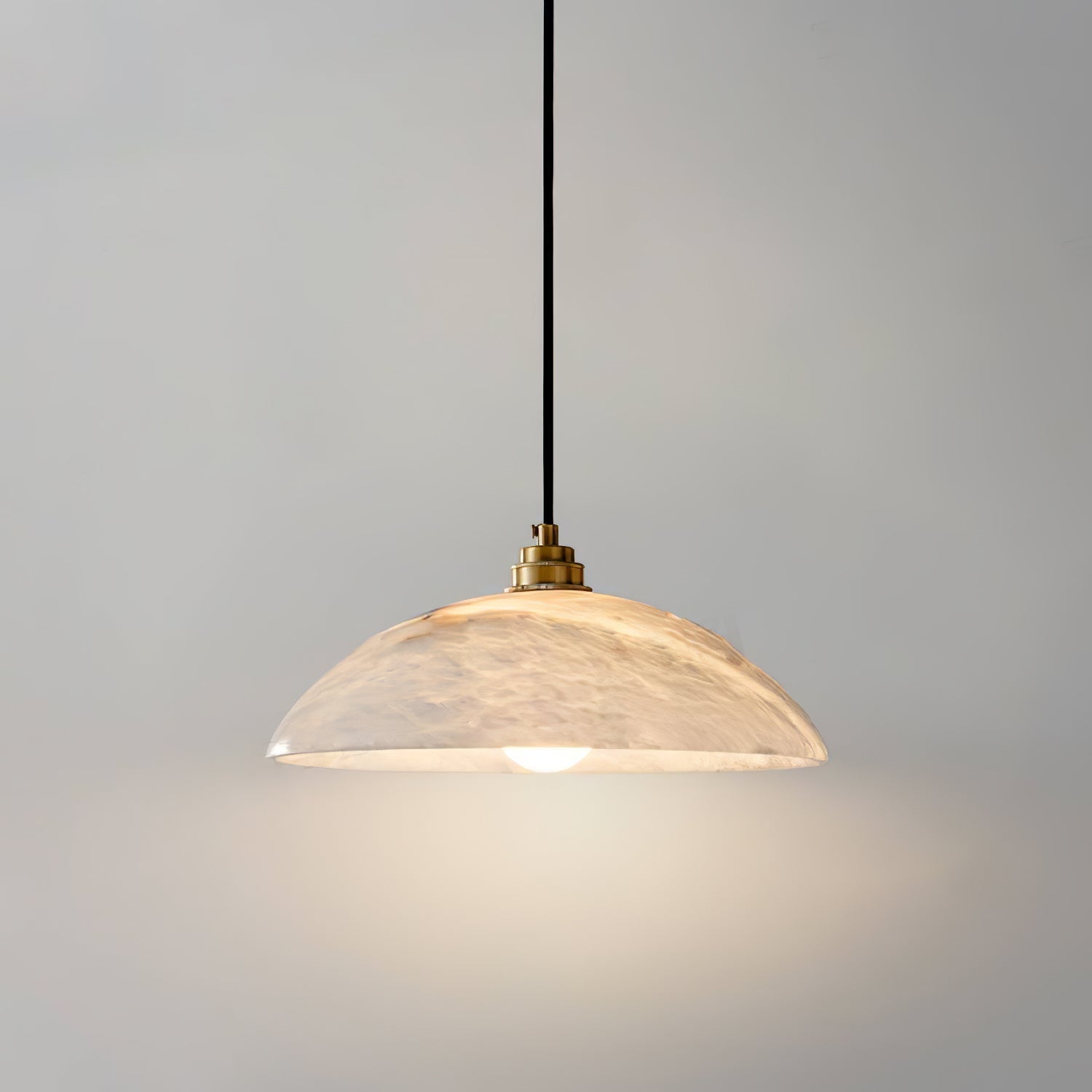 Lampada a Sospensione Delin Dome Alabastro & Ottone
