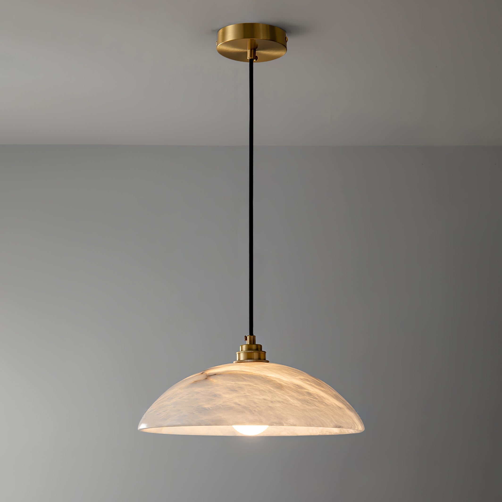 Lampada a Sospensione Delin Dome Alabastro & Ottone