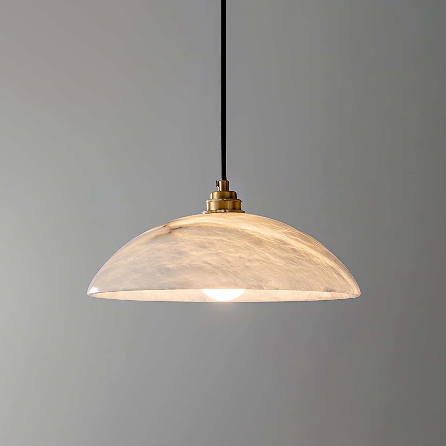 Lampada a Sospensione Delin Dome Alabastro & Ottone