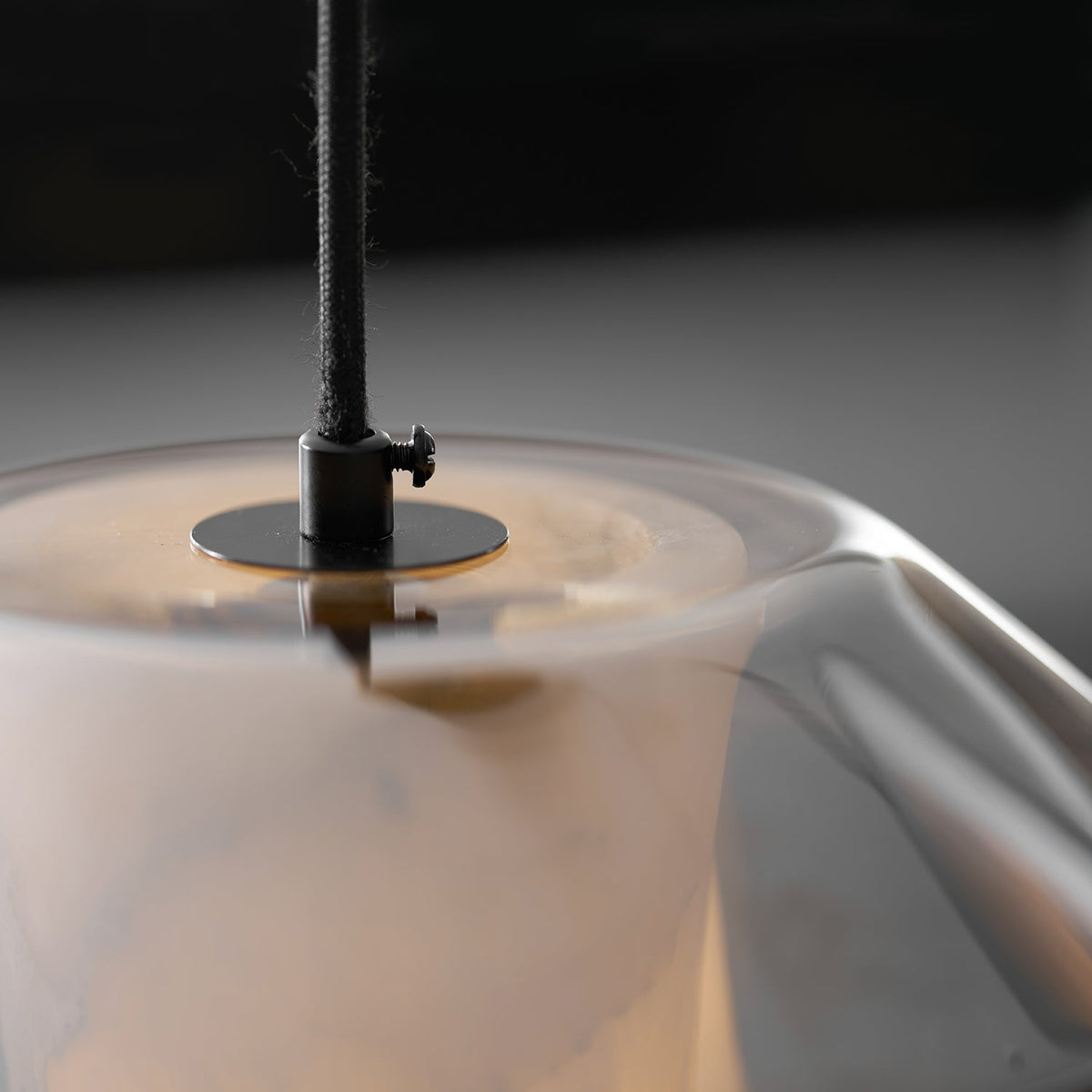 Lampada a sospensione cilindrica in vetro alabastrino