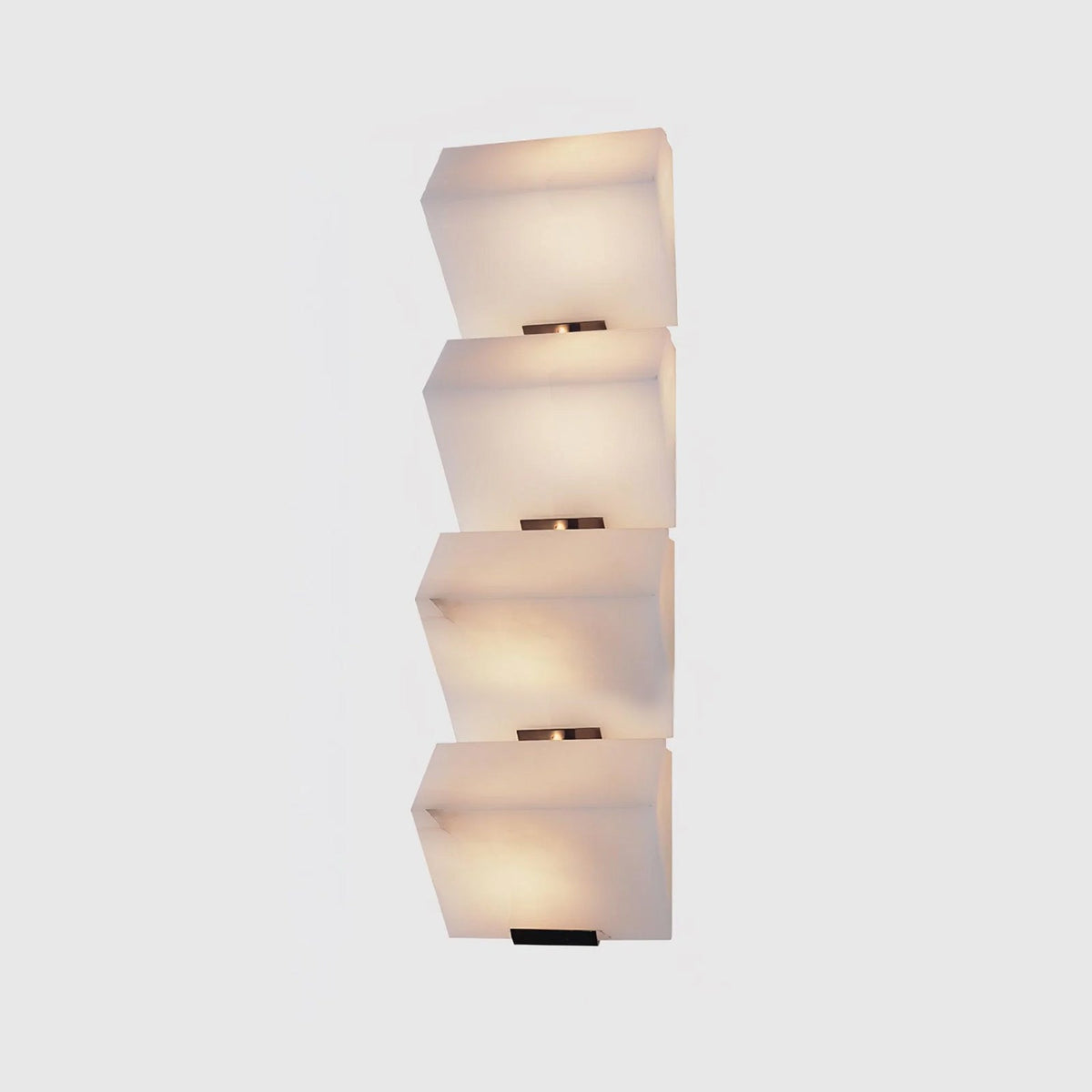 Lampada da parete a gradini in alabastro