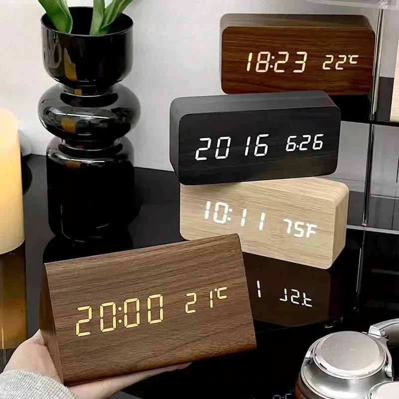Futura Orologio Sveglia Effetto Legno LED Con Tre Allarmi Indicatore di Temperatura Luminosità Regolabile