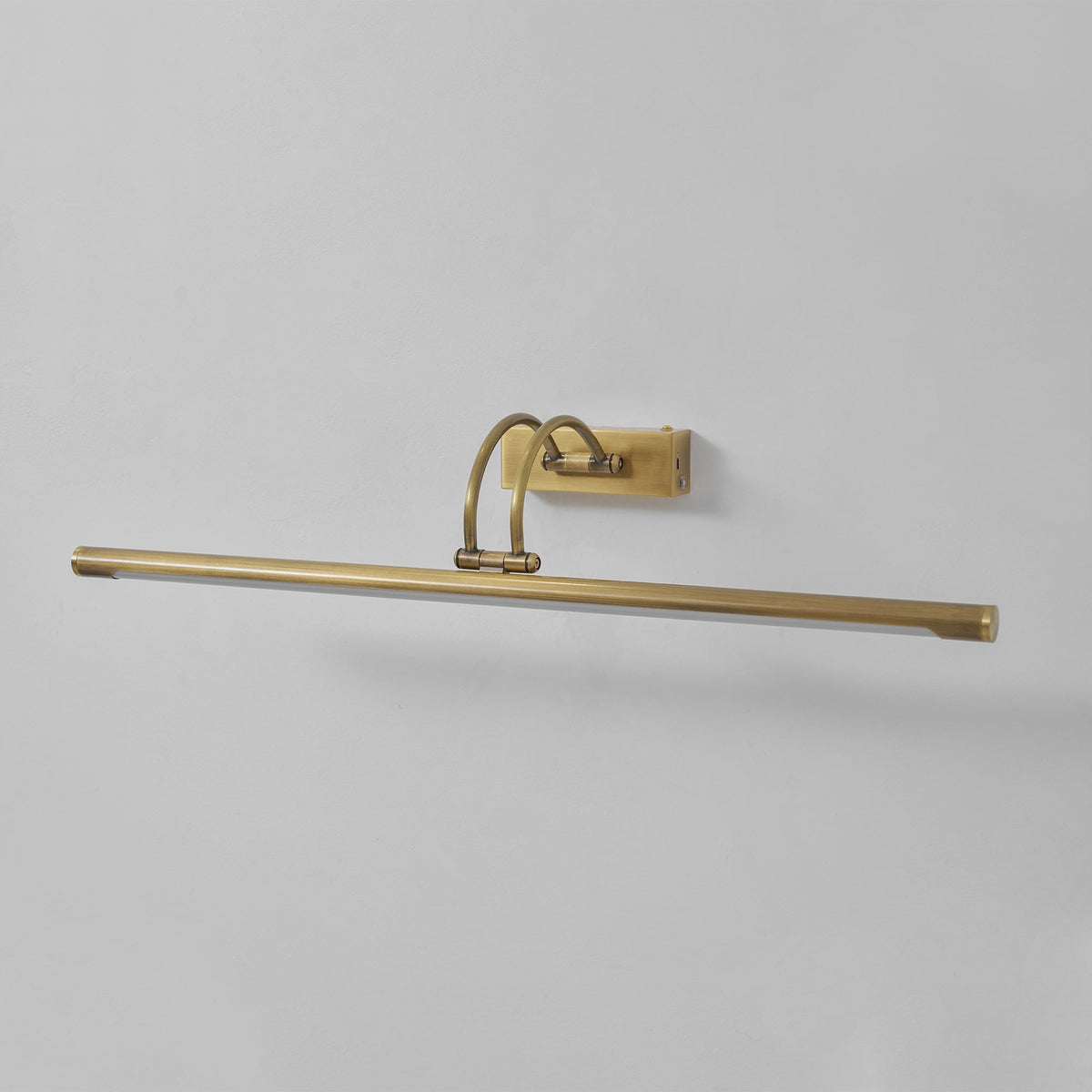 Lampada da Parete Ricaricabile Alton in Ottone