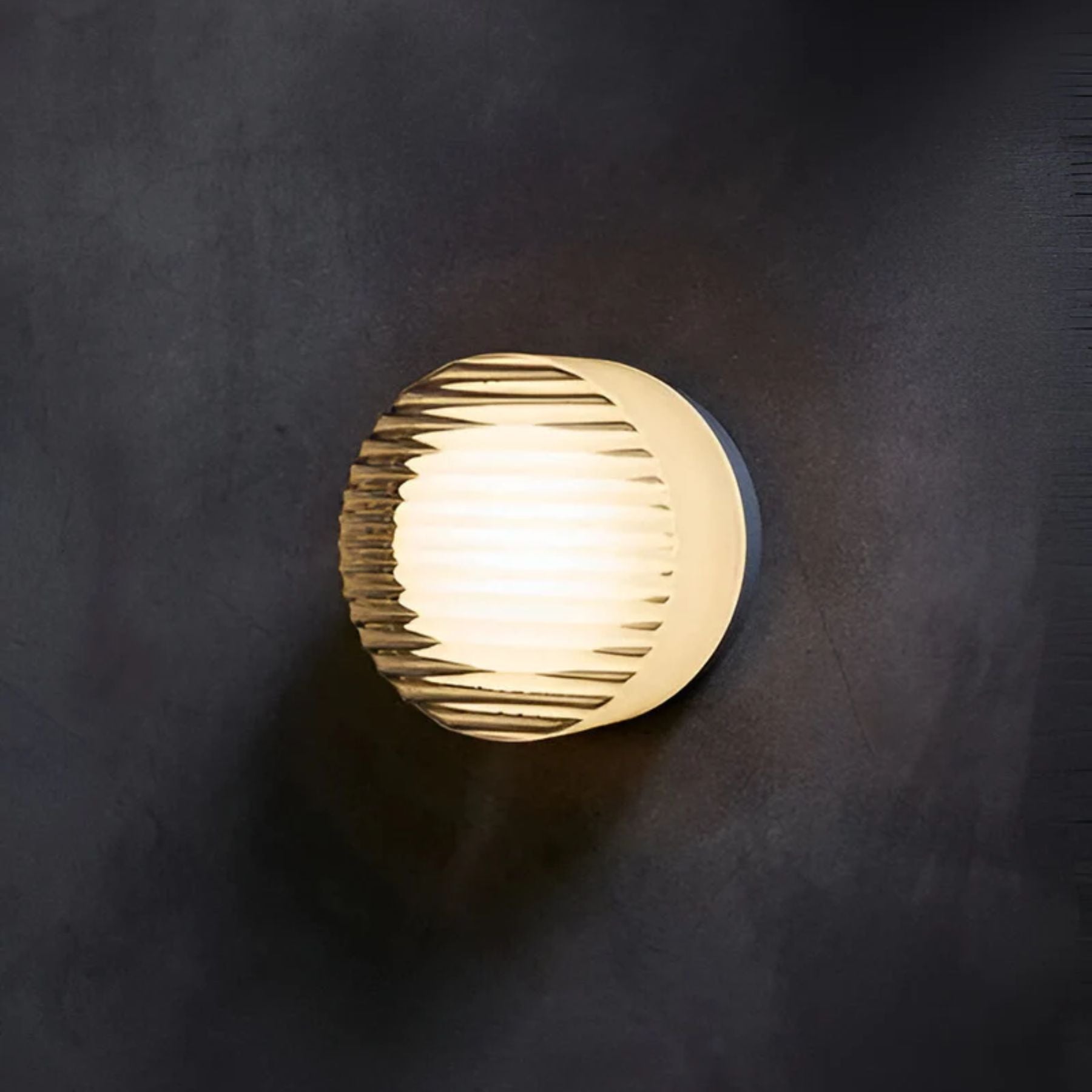 Lampada da Parete Ambrelo – Vetro – Ambra – Moderna – Minimalista – Atmosfera Accogliente per la Tua Casa
