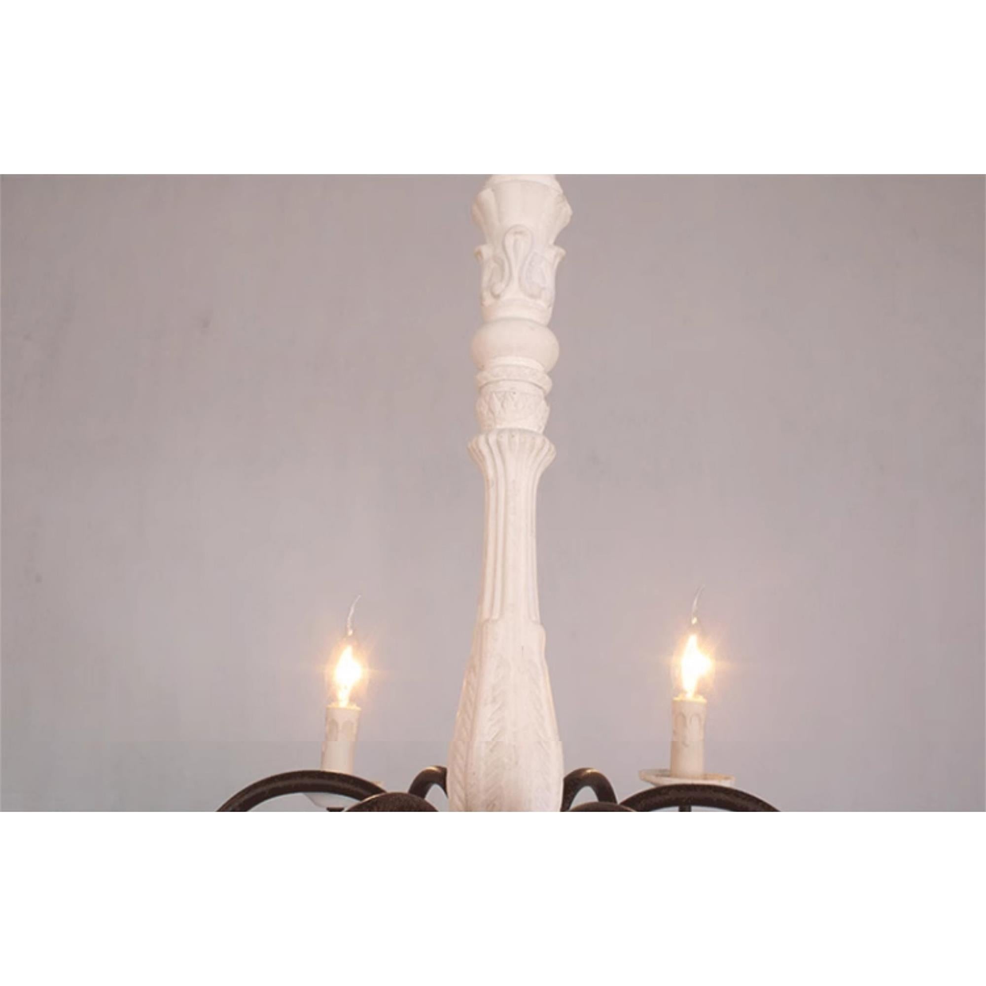 Lampadario in legno tradizionale Ljomuvyi