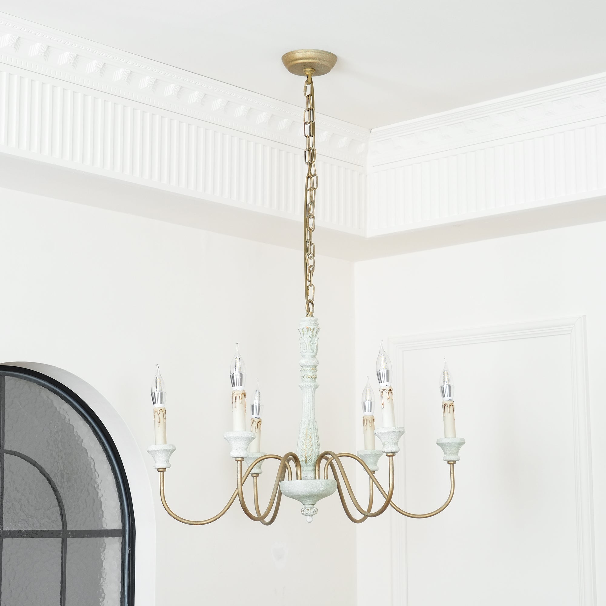 Lampadario in legno tradizionale Ljomuvyi