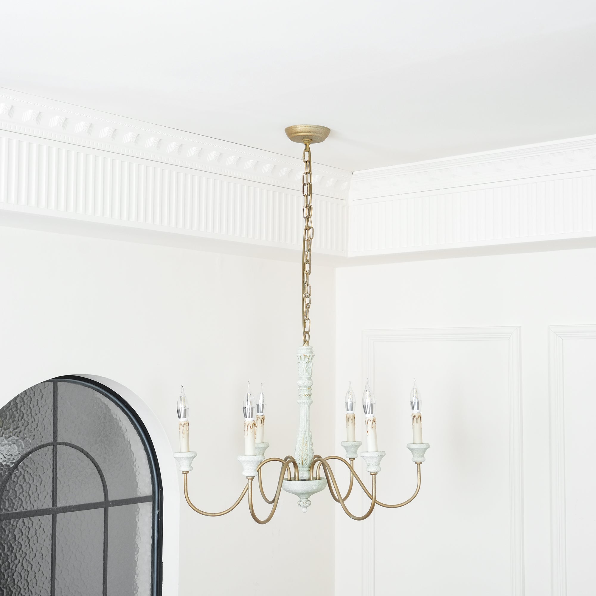 Lampadario in legno tradizionale Ljomuvyi
