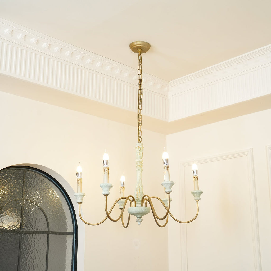 Lampadario in legno tradizionale Ljomuvyi