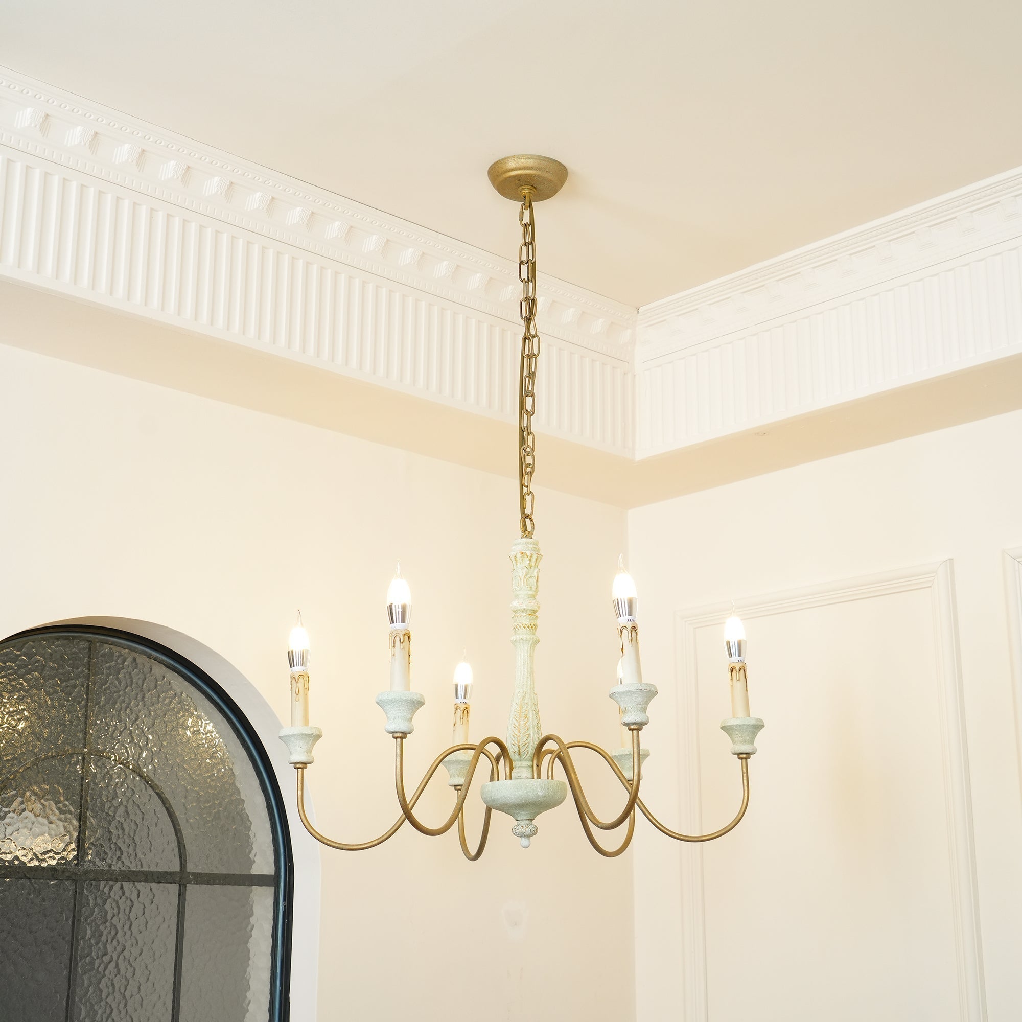 Lampadario in legno tradizionale Ljomuvyi