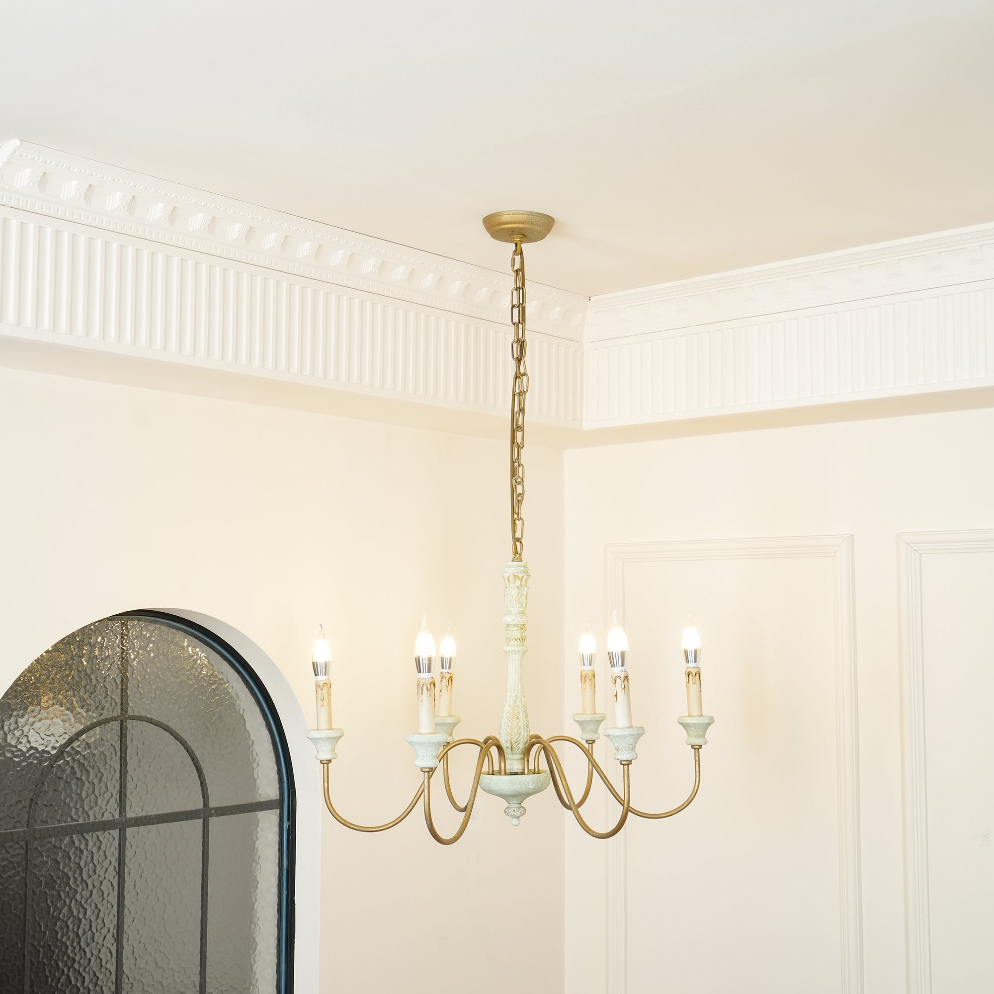 Lampadario in legno tradizionale Ljomuvyi