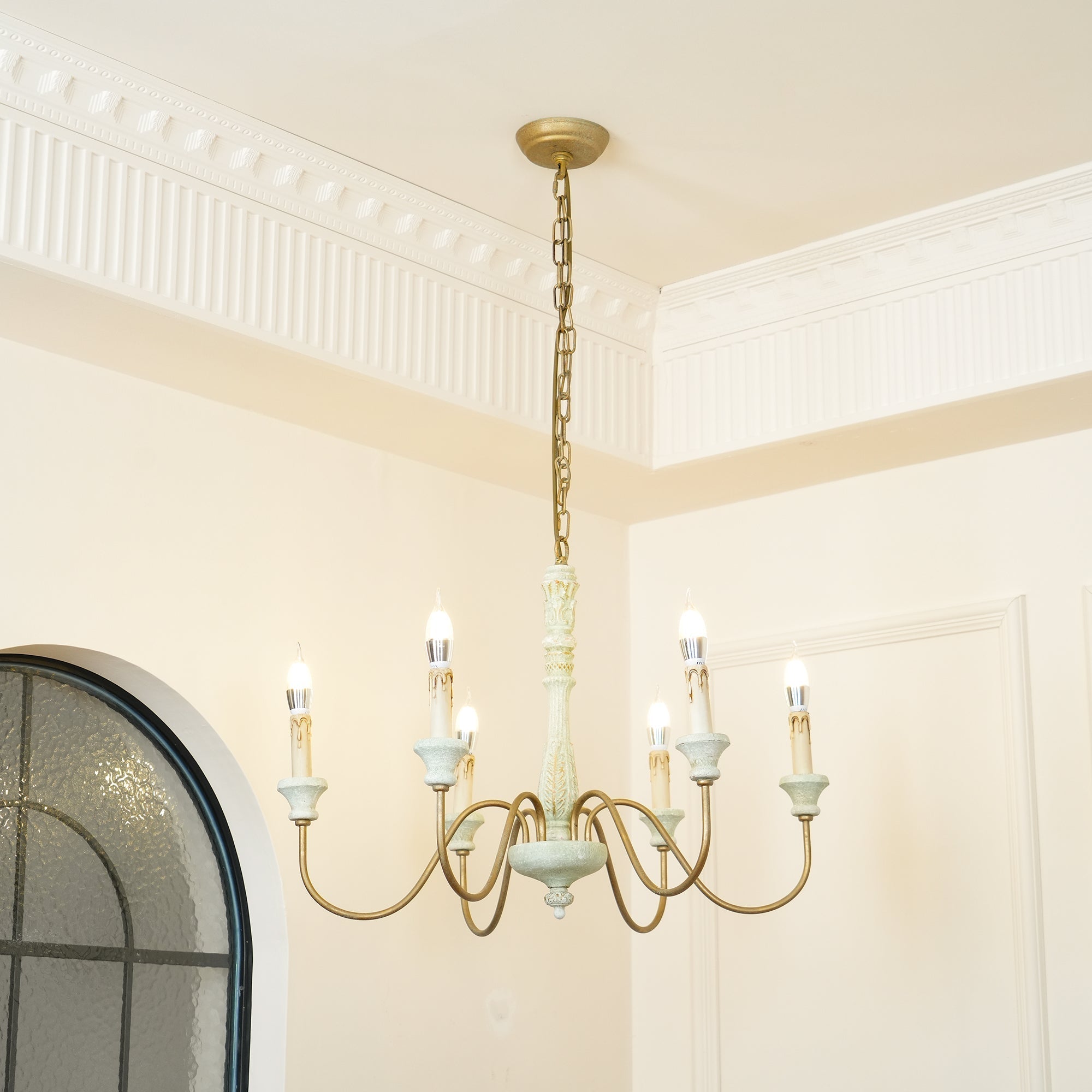 Lampadario in legno tradizionale Ljomuvyi