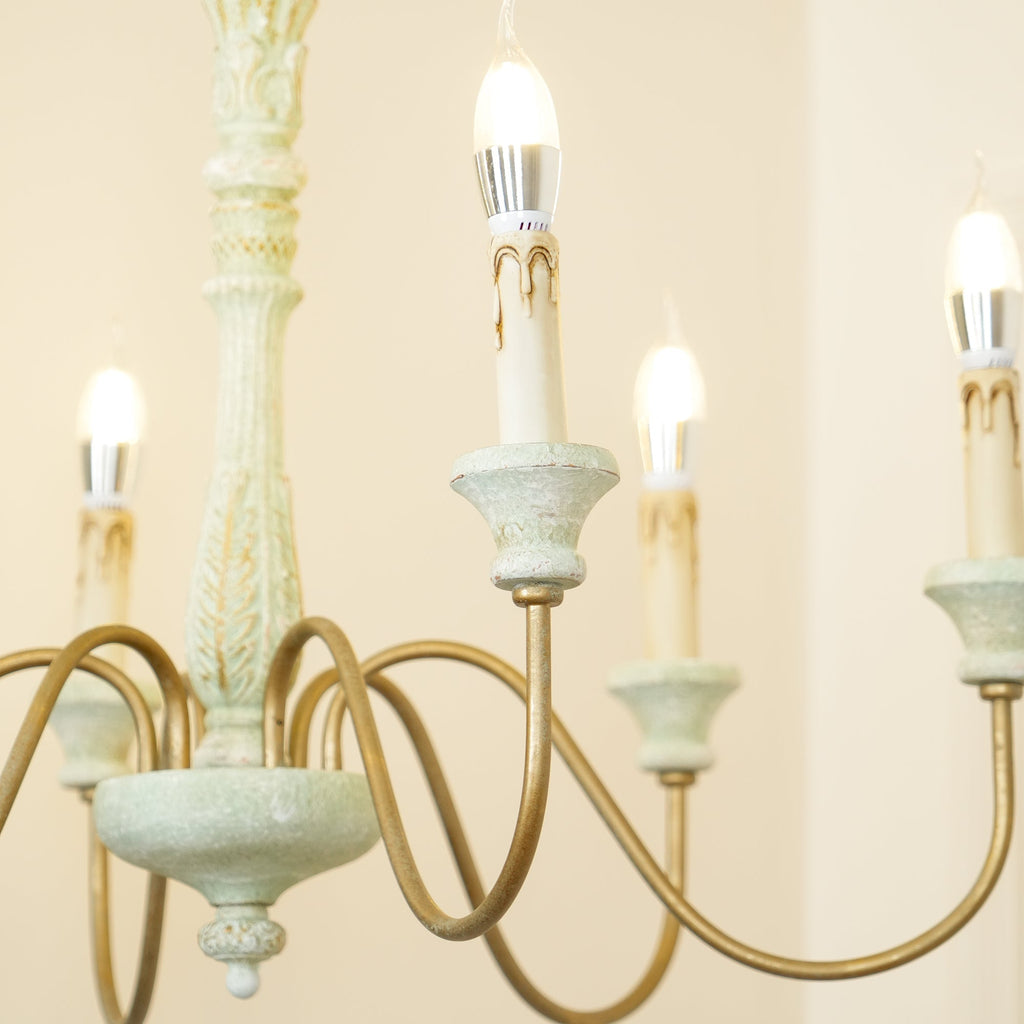 Lampadario in legno tradizionale Ljomuvyi