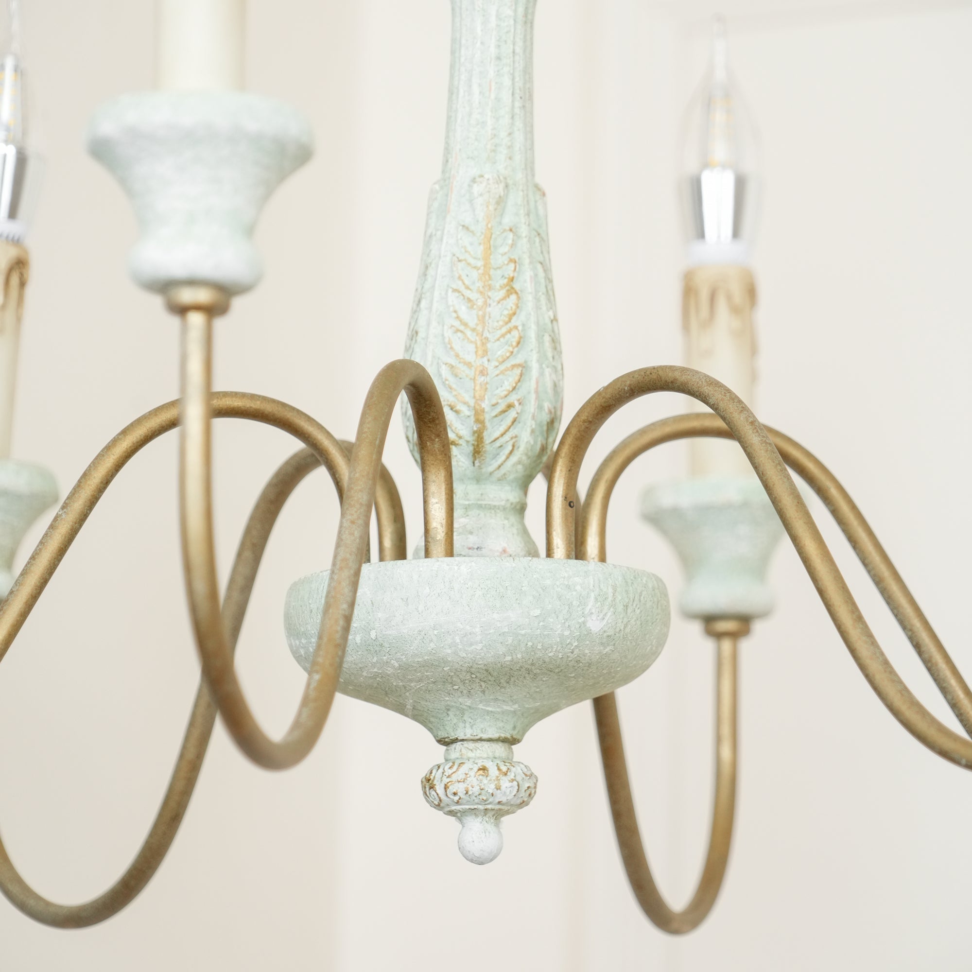 Lampadario in legno tradizionale Ljomuvyi