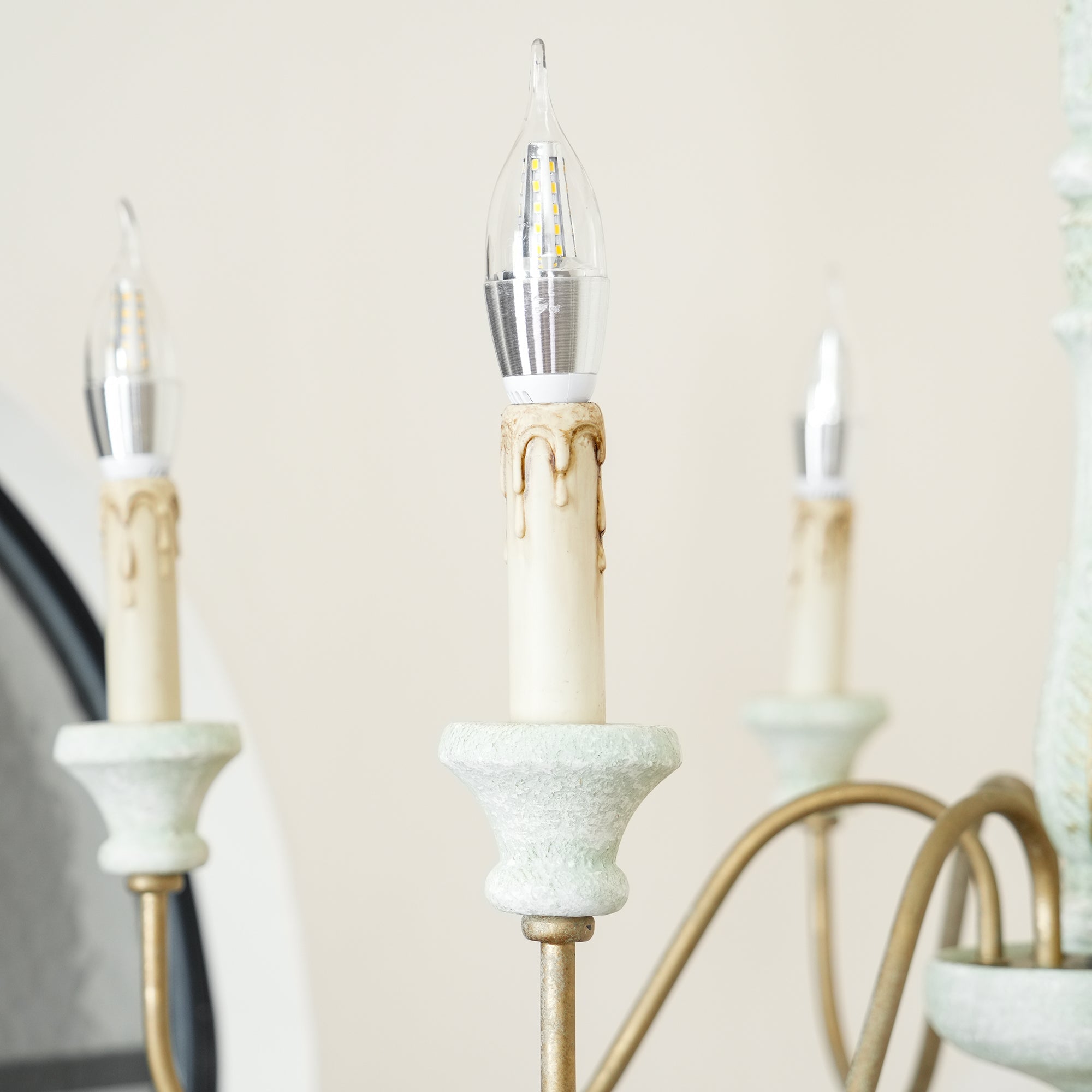 Lampadario in legno tradizionale Ljomuvyi