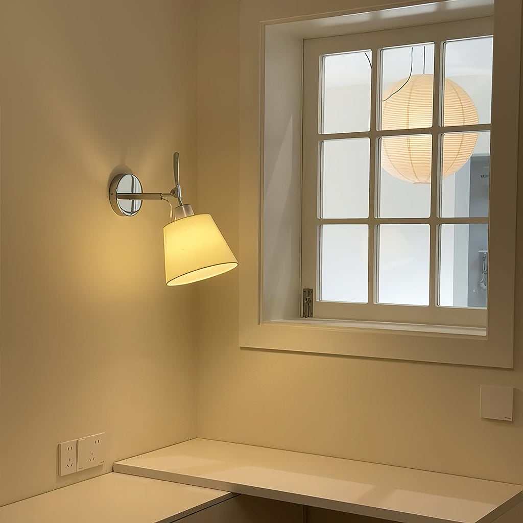 Lampada da Parete con Braccio Articolato Costanza