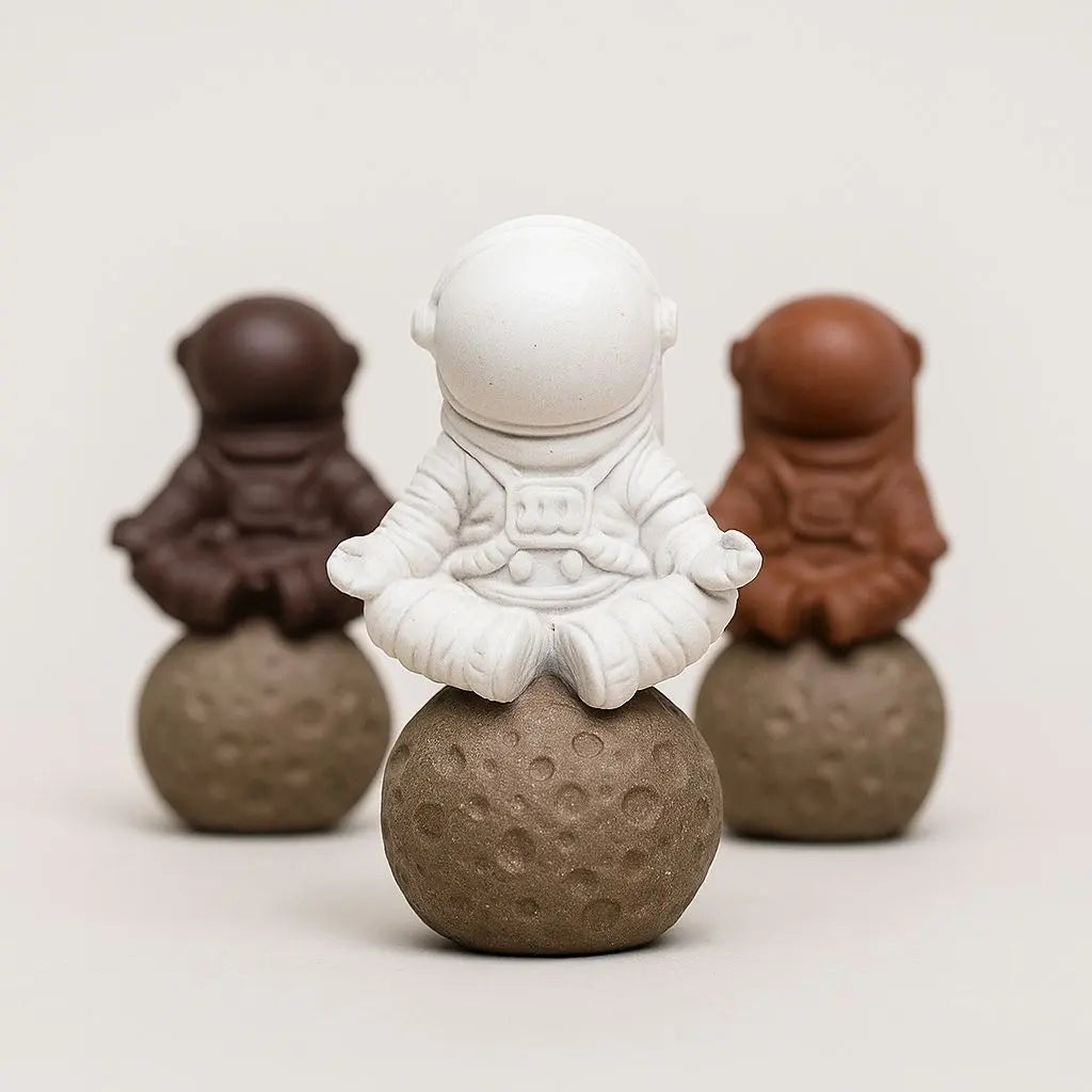 Zisha Astronaut Tea Pet - Figurina della Cerimonia del Tè in Argilla Viola