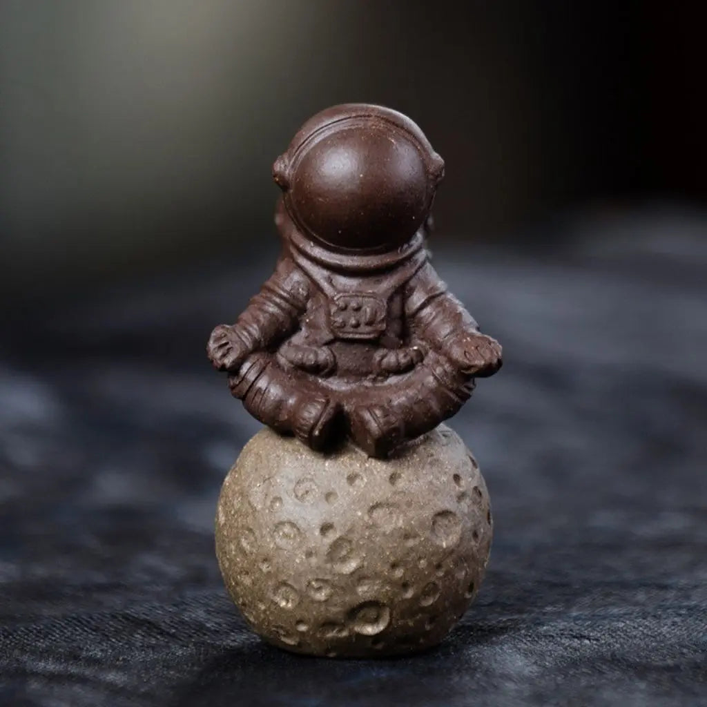 Zisha Astronaut Tea Pet - Figurina della Cerimonia del Tè in Argilla Viola