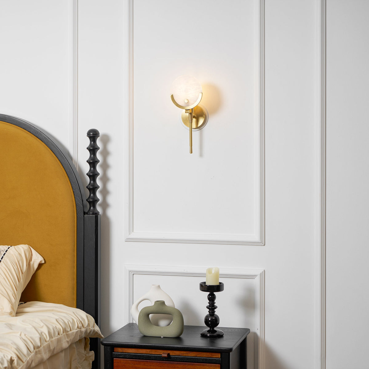 Applique a Muro Globo in Alabastro Crescent-Cradle