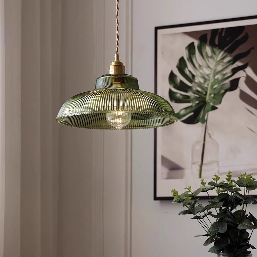 Lampada a Sospensione Contemporanea Nordic Forma Cappello Strisce Vetro Ottone 1 - Luce per Soggiorno