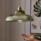 Lampada a Sospensione Contemporanea Nordic Forma Cappello Strisce Vetro Ottone 1 - Luce per Soggiorno