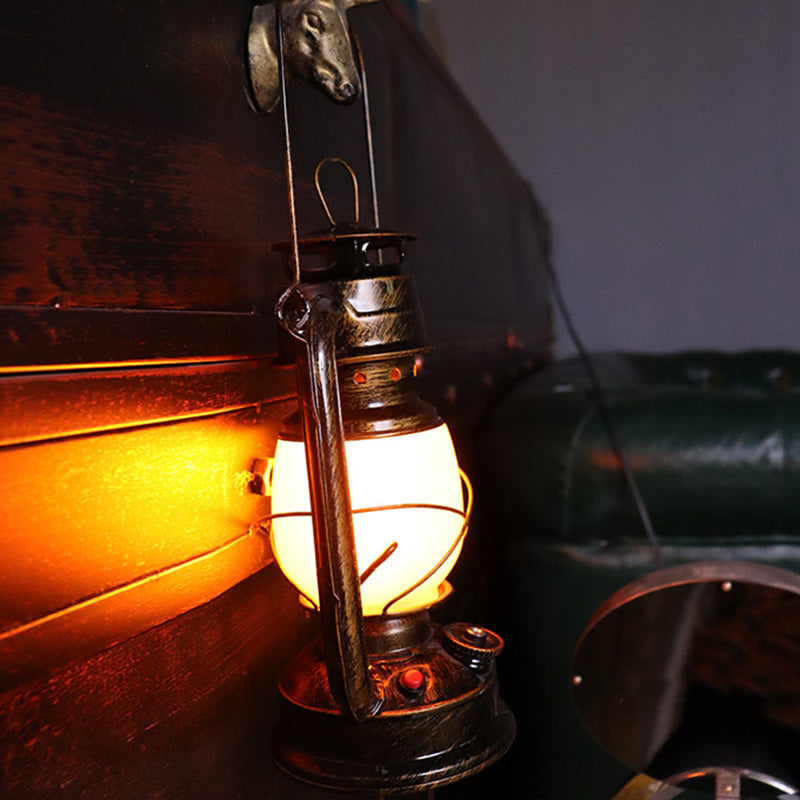 Lampada da Tavolo Tradizionale Vintage Rotonda a Forma di Cavallo in Ferro Acrilico LED per Soggiorno