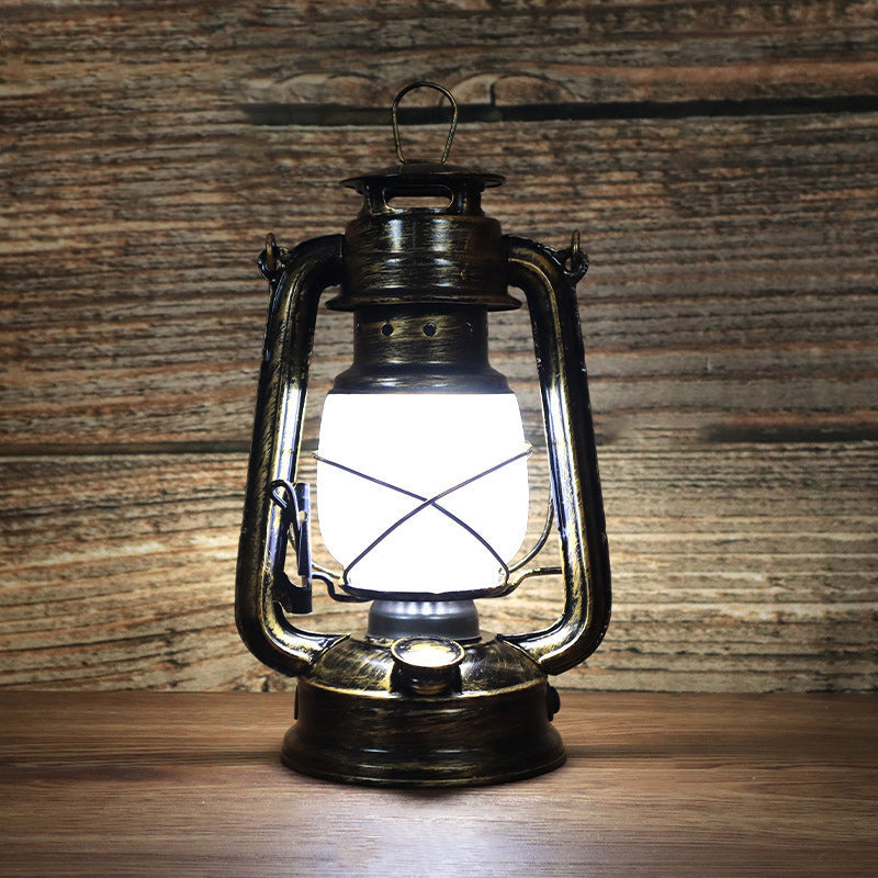 Lampada da Tavolo Tradizionale Vintage Rotonda a Forma di Cavallo in Ferro Acrilico LED per Soggiorno