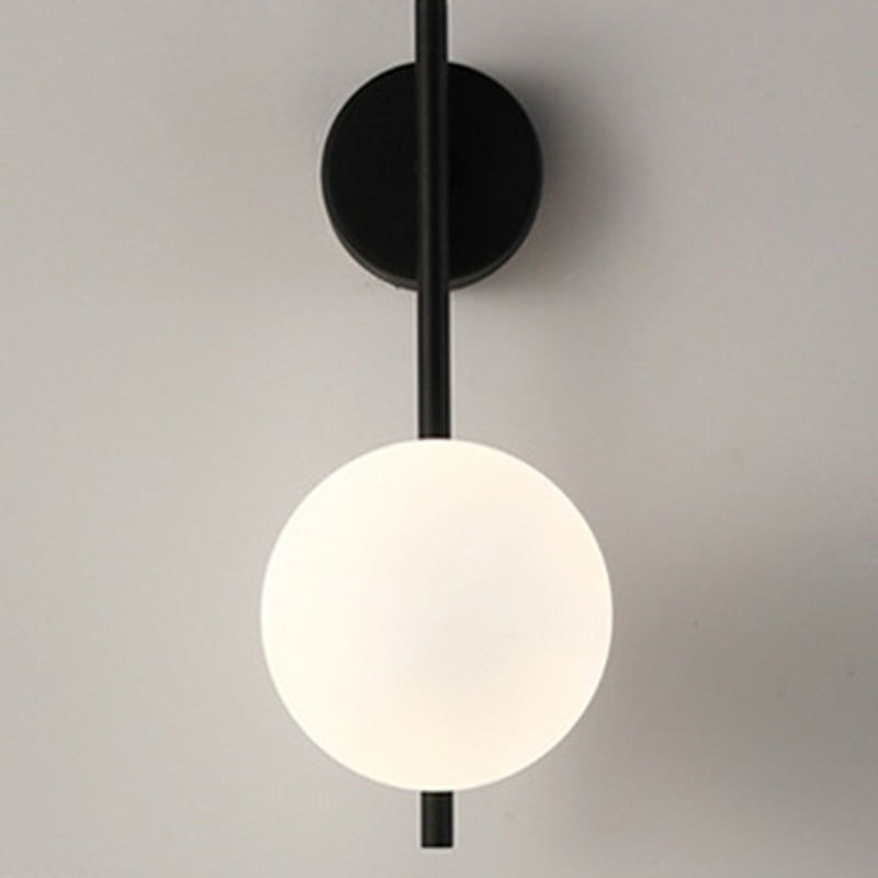 Applique in Ferro e Vetro Globe Nordico Contemporaneo a 1 Luce per Soggiorno