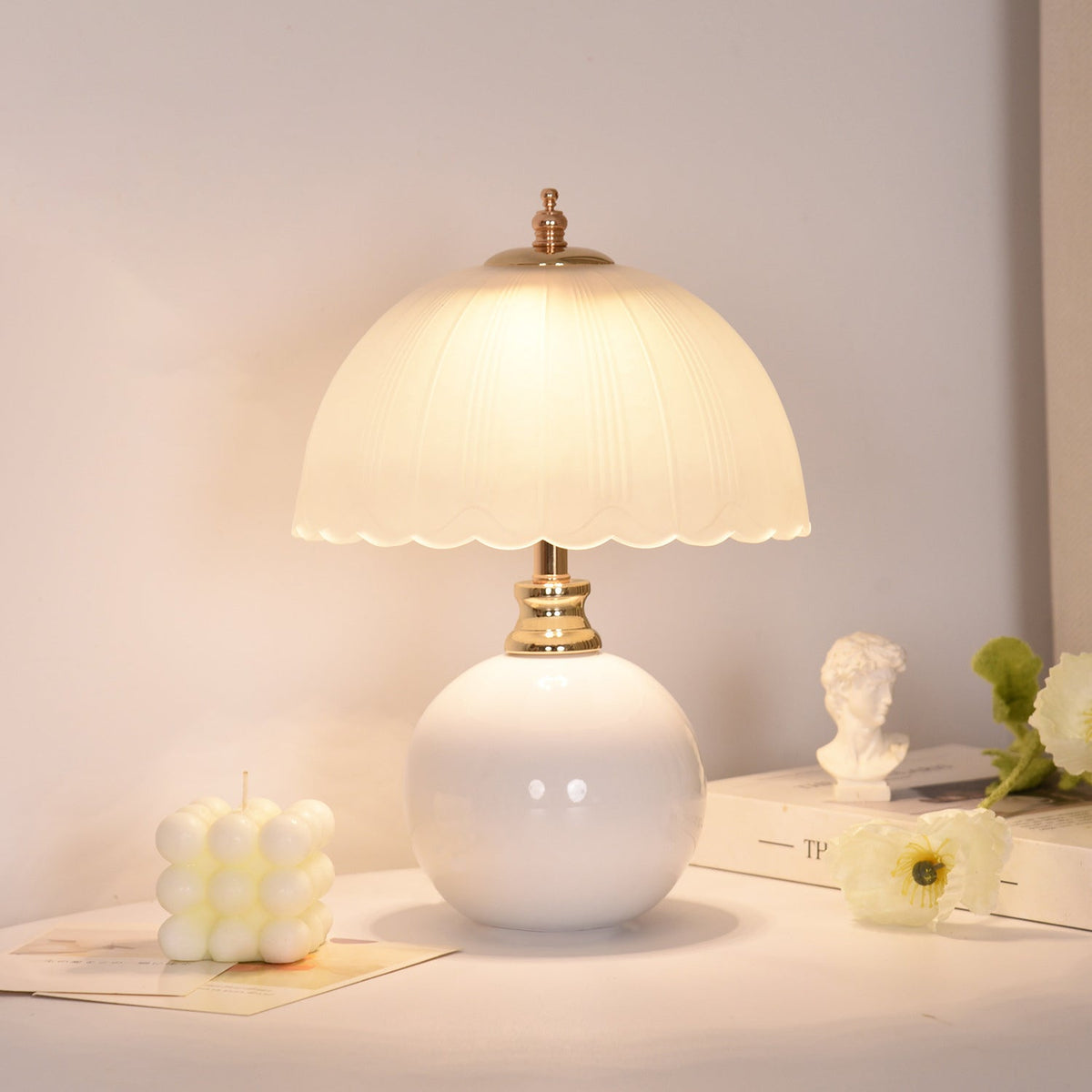Lampada da Tavolo a 1 Luce con Base in Ceramica e Vetro a Forma di Globo Fiorito in Stile Nordico Contemporaneo per Camera da Letto
