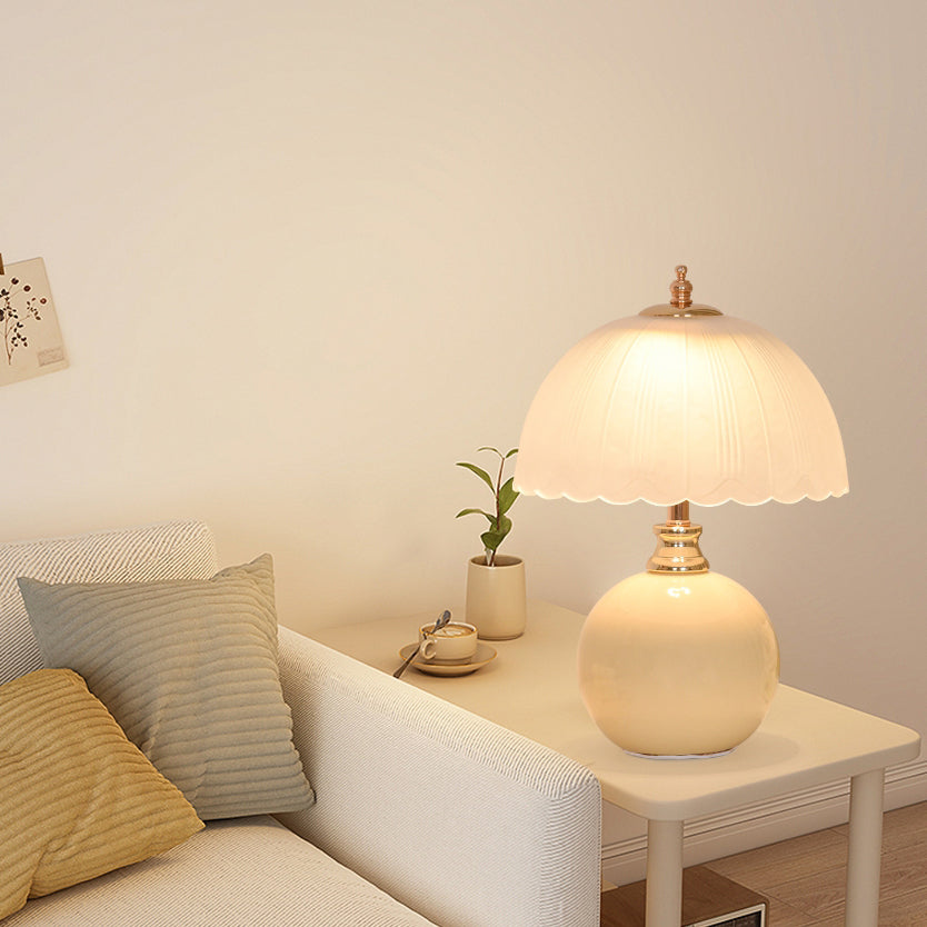 Lampada da Tavolo a 1 Luce con Base in Ceramica e Vetro a Forma di Globo Fiorito in Stile Nordico Contemporaneo per Camera da Letto