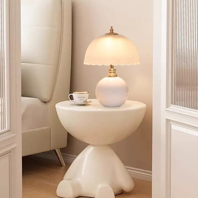 Lampada da Tavolo a 1 Luce con Base in Ceramica e Vetro a Forma di Globo Fiorito in Stile Nordico Contemporaneo per Camera da Letto