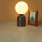 Lampada da Tavolo LED Acrilica Rotonda USB in Ferro Scandinava Contemporanea per Camera da Letto