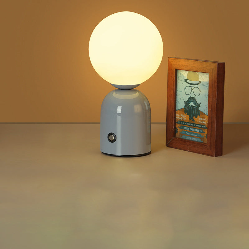 Lampada da Tavolo LED Acrilica Rotonda USB in Ferro Scandinava Contemporanea per Camera da Letto