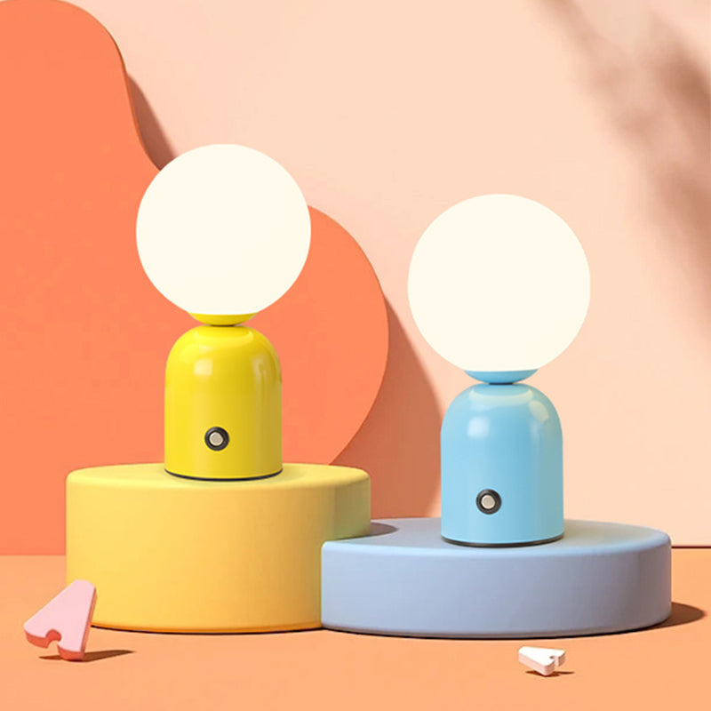 Lampada da Tavolo LED Acrilica Rotonda USB in Ferro Scandinava Contemporanea per Camera da Letto