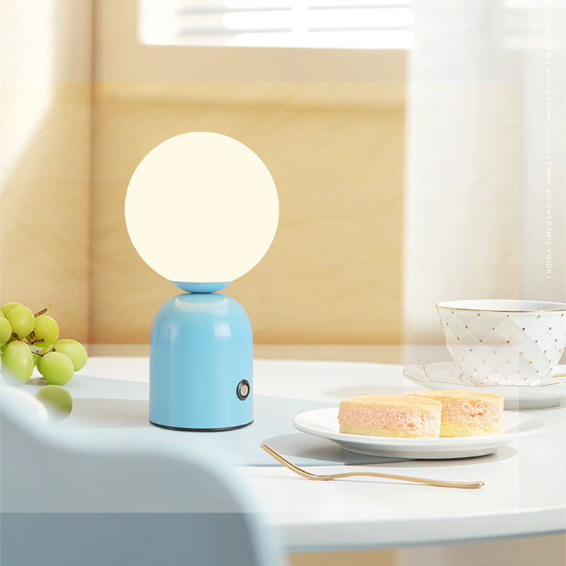 Lampada da Tavolo LED Acrilica Rotonda USB in Ferro Scandinava Contemporanea per Camera da Letto