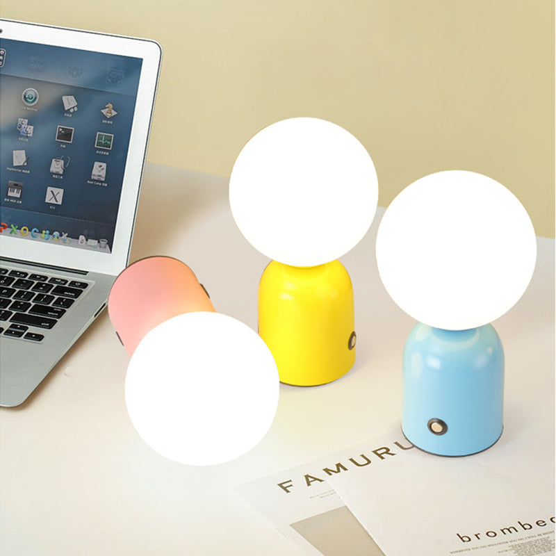Lampada da Tavolo LED Acrilica Rotonda USB in Ferro Scandinava Contemporanea per Camera da Letto