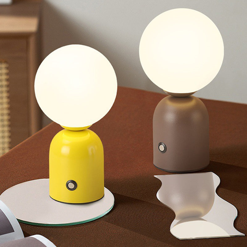 Lampada da Tavolo LED Acrilica Rotonda USB in Ferro Scandinava Contemporanea per Camera da Letto