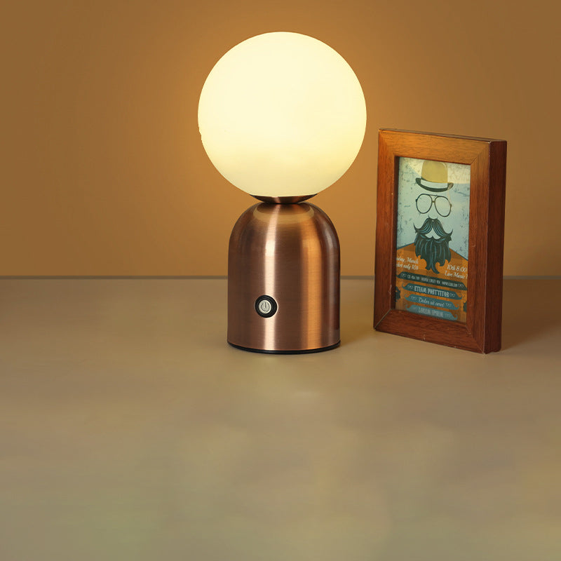 Lampada da Tavolo LED Acrilica Rotonda USB in Ferro Scandinava Contemporanea per Camera da Letto
