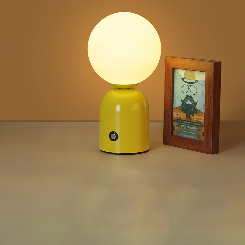 Lampada da Tavolo LED Acrilica Rotonda USB in Ferro Scandinava Contemporanea per Camera da Letto