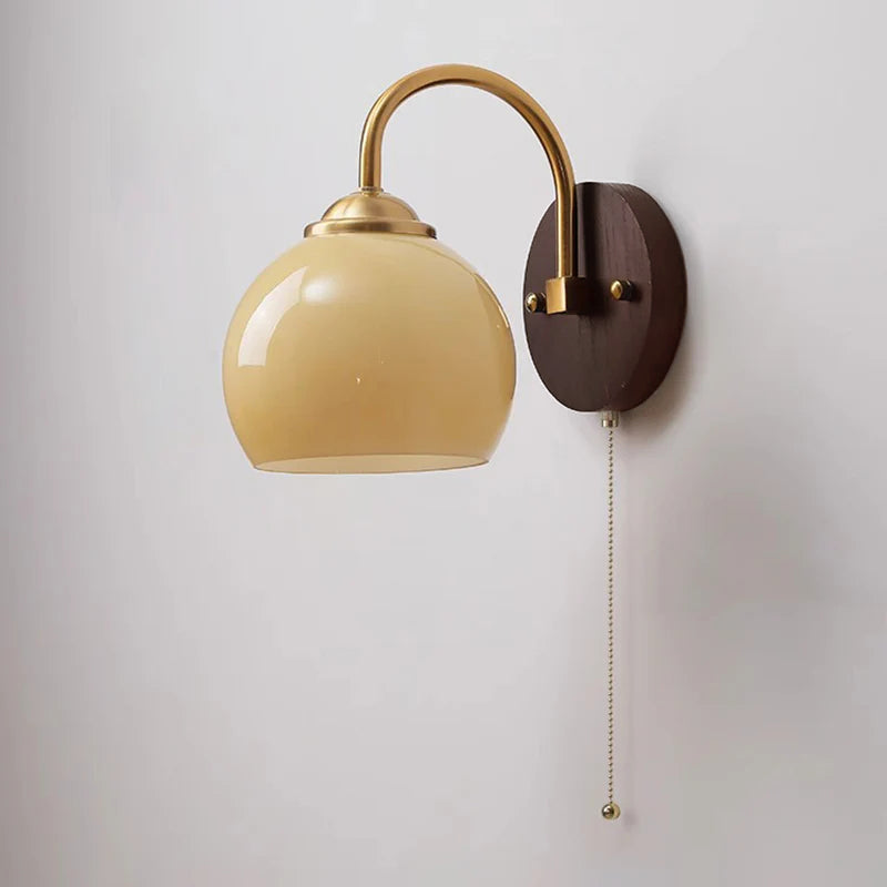 Applique da Parete Moderna in Legno di Frassino e Vetro, Colore Crema, Stile Mid-Century, Lampada a 1 Luce per Camera da Letto