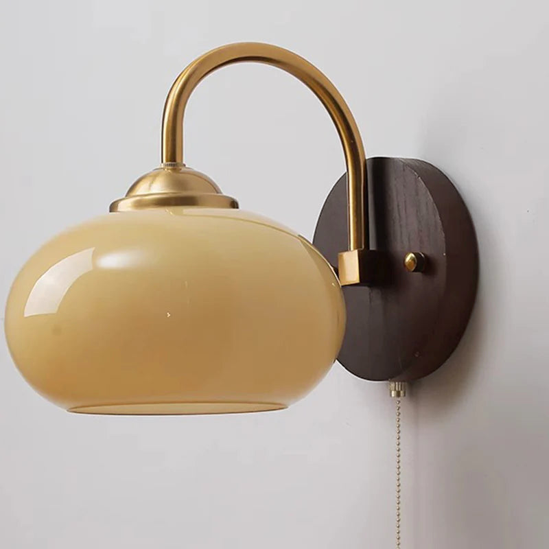 Applique da Parete Moderna in Legno di Frassino e Vetro, Colore Crema, Stile Mid-Century, Lampada a 1 Luce per Camera da Letto