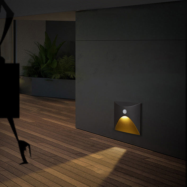 Lampada da parete LED rotonda quadrata in alluminio impermeabile per patio all'aperto di moderna semplicità